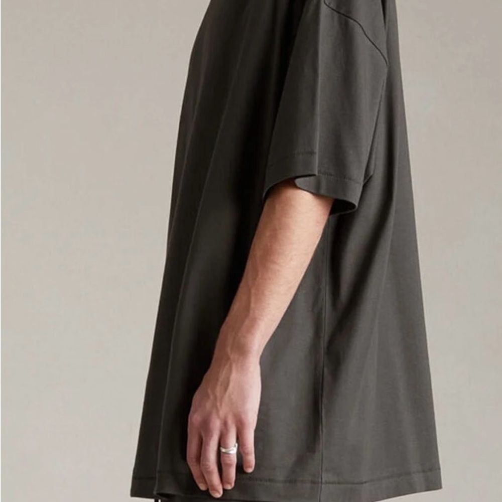 FEAR OF GOD ESSENTIALS INK BLACK T-SHIRT, NWT, SIZE LARGE 100% COTTON JERSEY - Picture 3 of 6